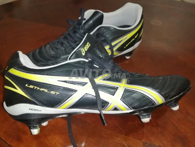 chaussure de foot asics